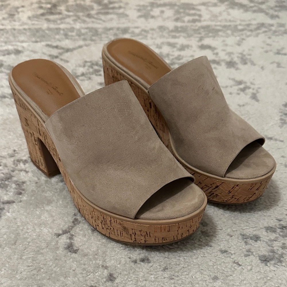 Universal Thread Taupe Platform Mules